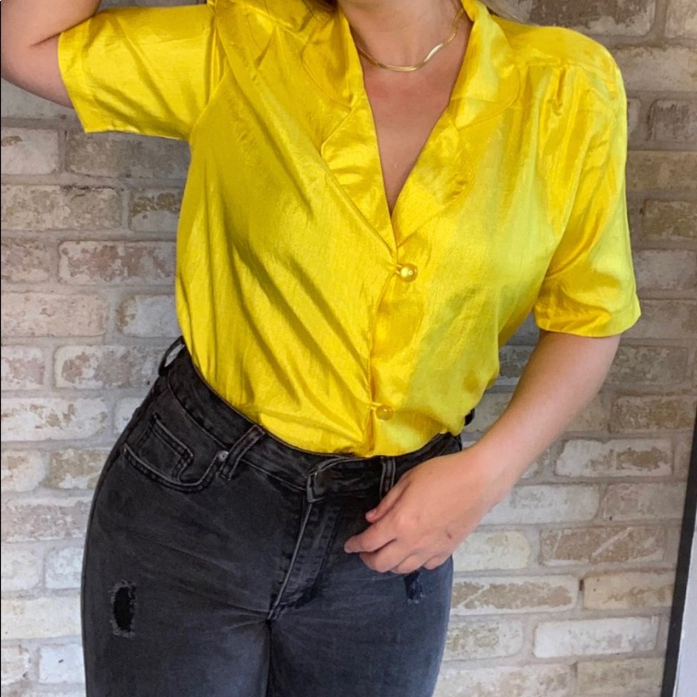 🌟Fun Yellow 80's Collard Shirt🌟